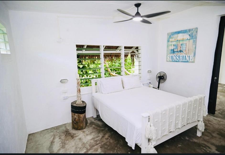 Banana Bay Beach Club Bed and Breakfast Eton Exterior foto