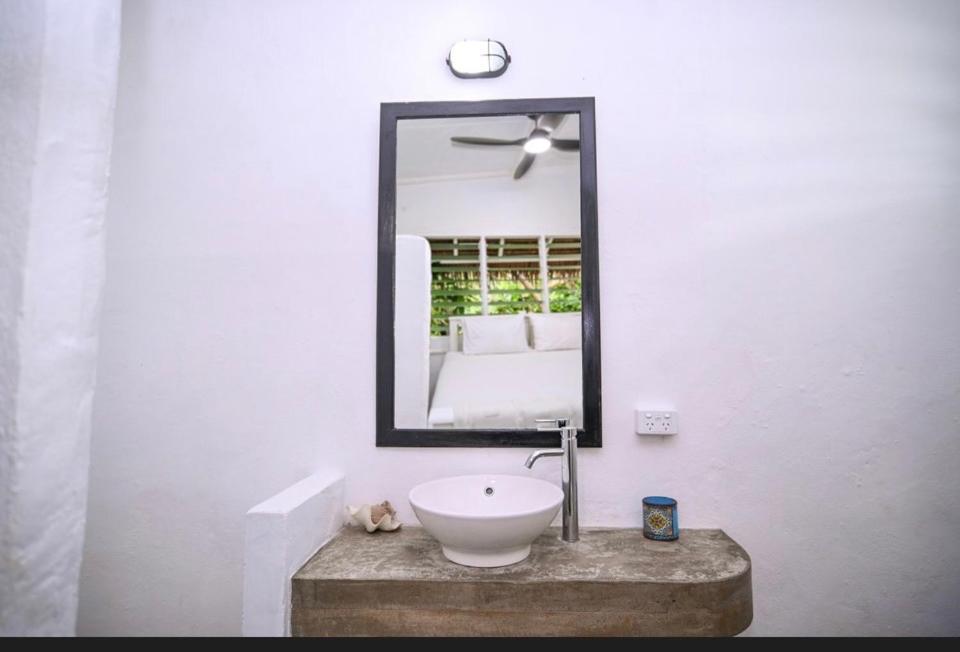 Banana Bay Beach Club Bed and Breakfast Eton Exterior foto